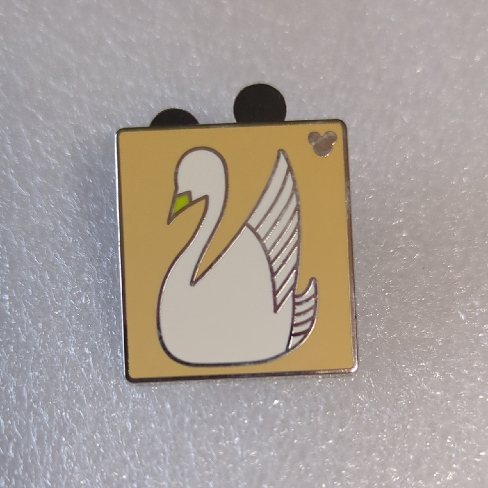 🩵2/$10🩵Swan Boats 2010 Hidden Mickey Enamel Pin